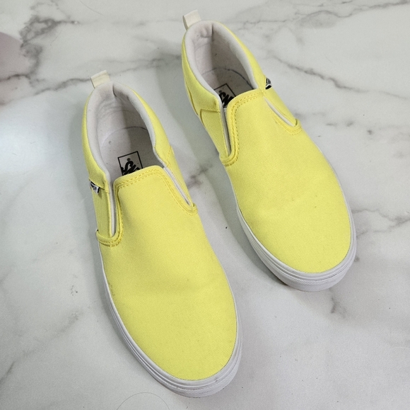 Vans Classic Slip-On Yellow Size 7.5 Sneakers Shoes Canvas - Picture 1 of 7